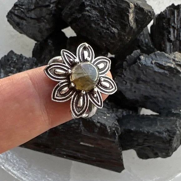 Rainbow Labradorite drop sterling silver statement gem ring/tip ring - Picture 2 of 6